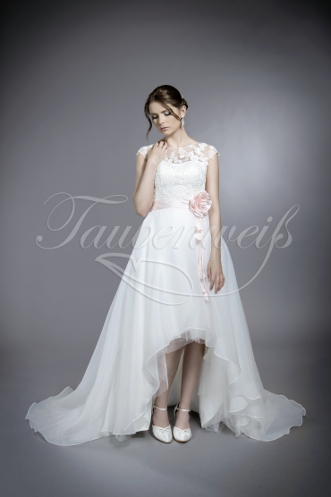 Wedding dress TW0177B - Wedding dress TW0177B front short back long tulle lace sensual feminine delicate pink belt