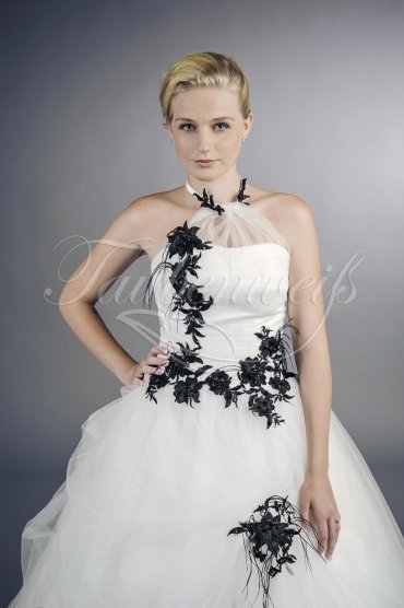 Wedding dress TW0129B - Wedding dress TW0129B tulle ball gown black ivory lace decorative lace-ups neckholder 2