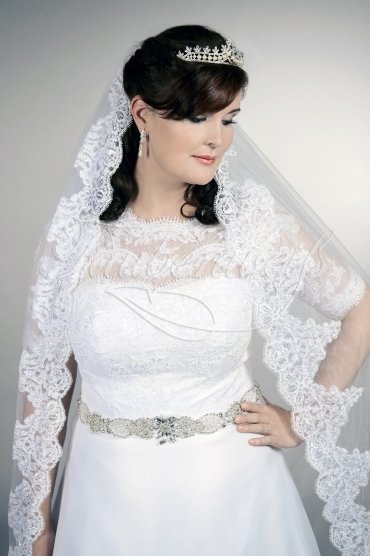 Wedding dress TW0169B - Wedding dress TW0169B A-line plus size XXL chrystal belt lace short sleeves keyhole back train 2