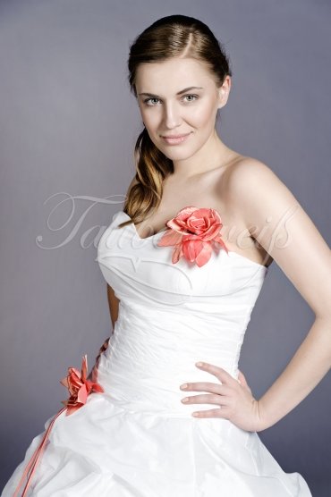 Wedding dress TW0187B - Wedding dress TW0187B A-line taffeta ruffles voluminous strapless red flower train 2